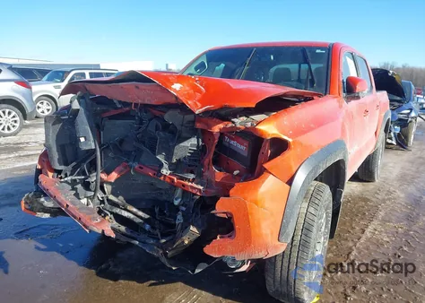 2017 Toyota Tacoma Trd Off Road z USA, uszkodzony, nr VIN 3TMCZ5AN4HM062214